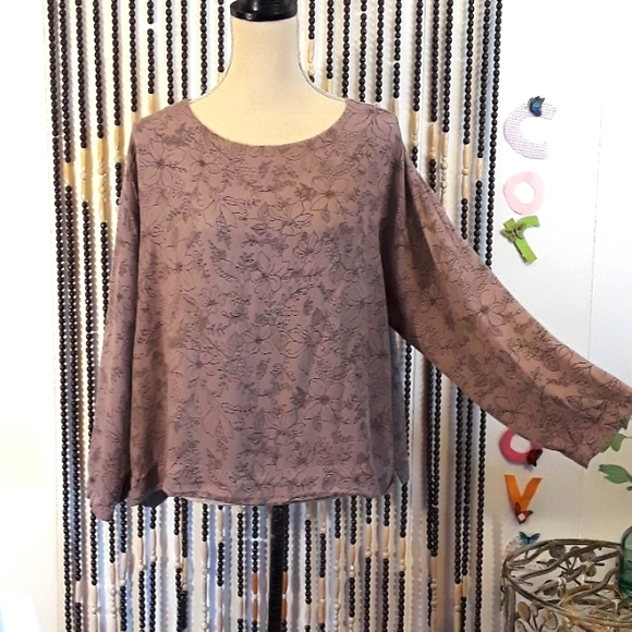 Chic Bryan Walker Top - Picture 2 of 9